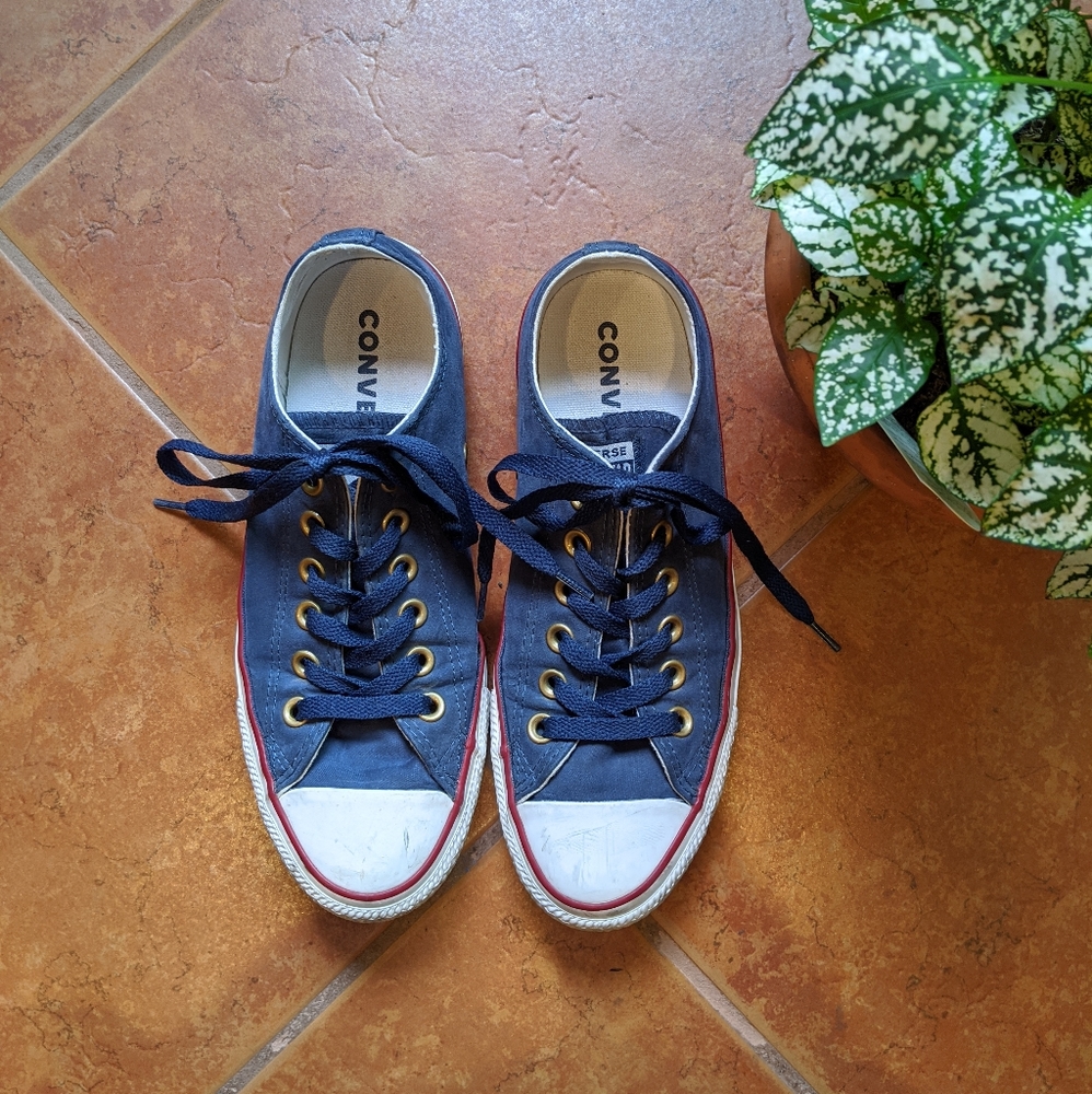 Dark blue converse womens 7.5